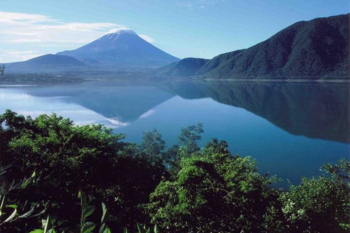 本栖湖（富士山ビュー）